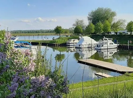 Wassertouristisches Zentrum 게스트하우스 슈베트